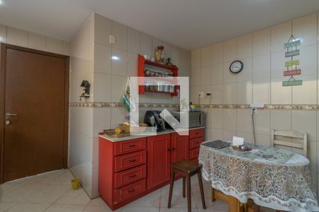 Casa de condomínio à venda com 302m², 5 quartos e 4 vagas Casa de condomínio à venda com 302m², 5 quartos e 4 vagasCozinha