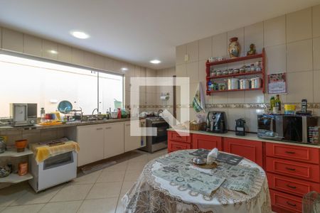 Casa de condomínio à venda com 302m², 5 quartos e 4 vagas Casa de condomínio à venda com 302m², 5 quartos e 4 vagasCozinha