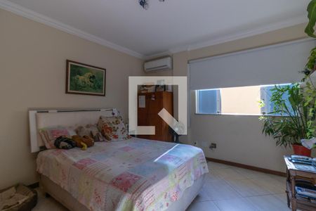 Casa de condomínio à venda com 302m², 5 quartos e 4 vagas Casa de condomínio à venda com 302m², 5 quartos e 4 vagasQuarto 2