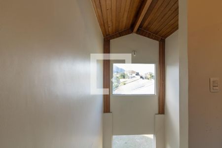 Casa de condomínio à venda com 302m², 5 quartos e 4 vagas Casa de condomínio à venda com 302m², 5 quartos e 4 vagasEscada - Detalhe