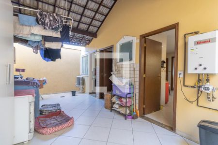 Casa de condomínio à venda com 302m², 5 quartos e 4 vagas Casa de condomínio à venda com 302m², 5 quartos e 4 vagasÁrea de Serviço
