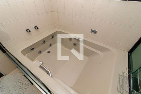 Casa à venda com 360m², 4 quartos e 7 vagas Casa à venda com 360m², 4 quartos e 7 vagasBanheiro da Suíte Principal