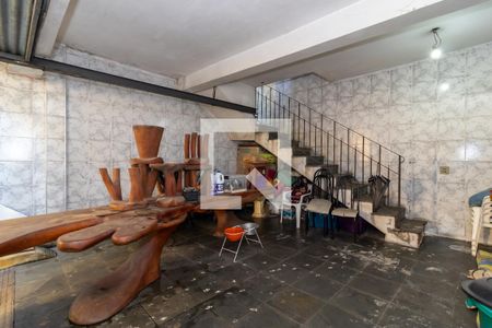 Casa à venda com 360m², 4 quartos e 7 vagas Casa à venda com 360m², 4 quartos e 7 vagasGaragem 1