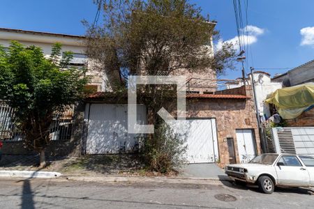 Casa à venda com 360m², 4 quartos e 7 vagas Casa à venda com 360m², 4 quartos e 7 vagasFachada
