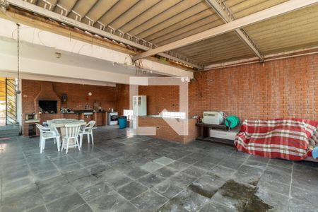 Casa à venda com 360m², 4 quartos e 7 vagas Casa à venda com 360m², 4 quartos e 7 vagasSalão de Festas