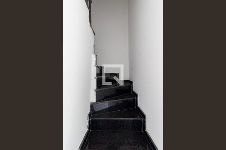 Escada de casa à venda com 3 quartos, 140m² em Vila Marieta, São Paulo