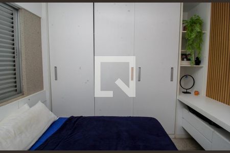 Apartamento à venda com 145m², 4 quartos e 3 vagasQuarto 2