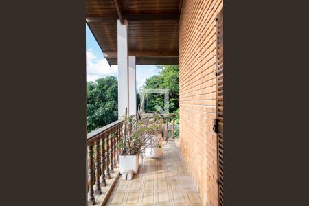 Casa à venda com 985m², 4 quartos e 6 vagasSacada Quarto 3 suite