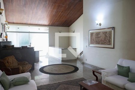 Casa à venda com 985m², 4 quartos e 6 vagasSala