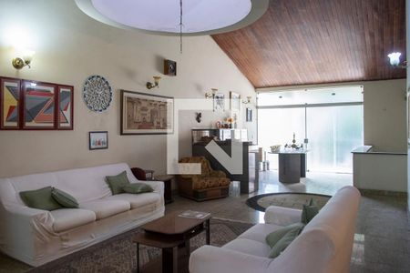 Casa à venda com 985m², 4 quartos e 6 vagasSala