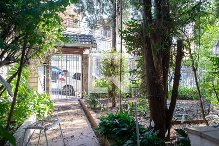 Casa à venda com 985m², 4 quartos e 6 vagasEntrada