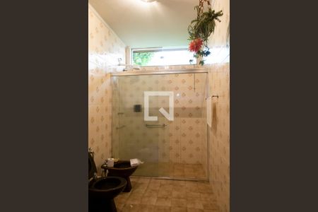 Casa à venda com 985m², 4 quartos e 6 vagasBanheiro quarto 3