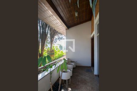 Casa à venda com 985m², 4 quartos e 6 vagasEntrada