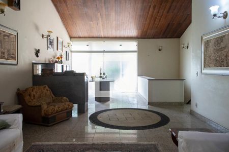 Casa à venda com 985m², 4 quartos e 6 vagasSala