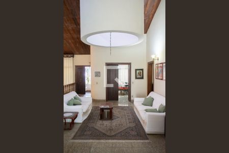 Casa à venda com 985m², 4 quartos e 6 vagasSala