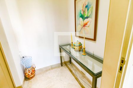 Apartamento à venda com 250m², 3 quartos e 4 vagas Apartamento à venda com 250m², 3 quartos e 4 vagasHall