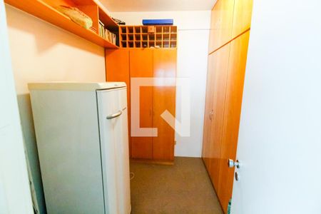 Apartamento à venda com 250m², 3 quartos e 4 vagas Apartamento à venda com 250m², 3 quartos e 4 vagasQuarto de Serviço