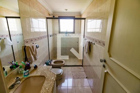 Apartamento à venda com 250m², 3 quartos e 4 vagas Apartamento à venda com 250m², 3 quartos e 4 vagasBanheiro da Suíte 2