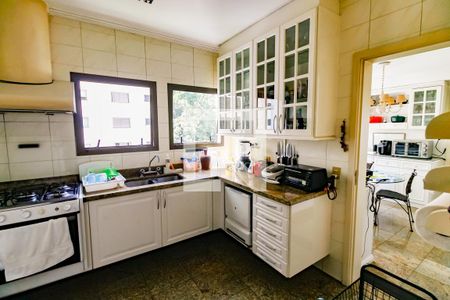 Apartamento à venda com 250m², 3 quartos e 4 vagas Apartamento à venda com 250m², 3 quartos e 4 vagasCozinha - Armários