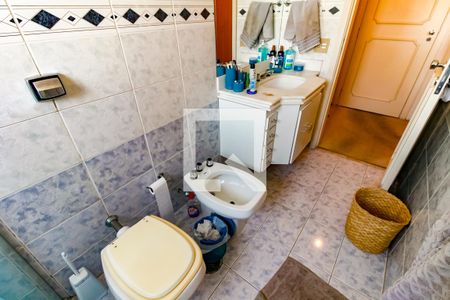 Apartamento à venda com 250m², 3 quartos e 4 vagas Apartamento à venda com 250m², 3 quartos e 4 vagasBanheiro da Suíte 1