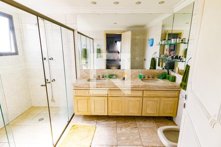 Apartamento à venda com 250m², 3 quartos e 4 vagas Apartamento à venda com 250m², 3 quartos e 4 vagasBanheiro da Suíte 3