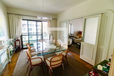 Apartamento à venda com 250m², 3 quartos e 4 vagas Apartamento à venda com 250m², 3 quartos e 4 vagasSala de Jantar