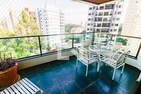 Apartamento à venda com 250m², 3 quartos e 4 vagas Apartamento à venda com 250m², 3 quartos e 4 vagasVaranda da Sala