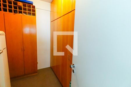 Apartamento à venda com 250m², 3 quartos e 4 vagas Apartamento à venda com 250m², 3 quartos e 4 vagasQuarto de Serviço