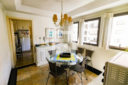 Apartamento à venda com 250m², 3 quartos e 4 vagas Apartamento à venda com 250m², 3 quartos e 4 vagasCopa