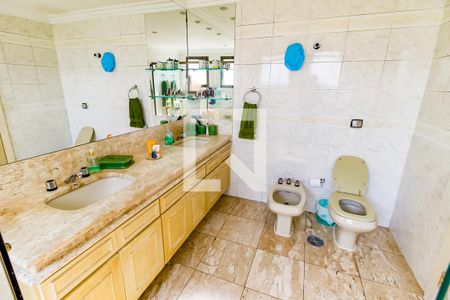 Apartamento à venda com 250m², 3 quartos e 4 vagas Apartamento à venda com 250m², 3 quartos e 4 vagasBanheiro da Suíte 3