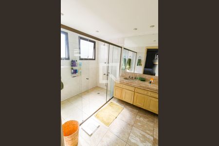 Apartamento à venda com 250m², 3 quartos e 4 vagas Apartamento à venda com 250m², 3 quartos e 4 vagasBanheiro da Suíte 3