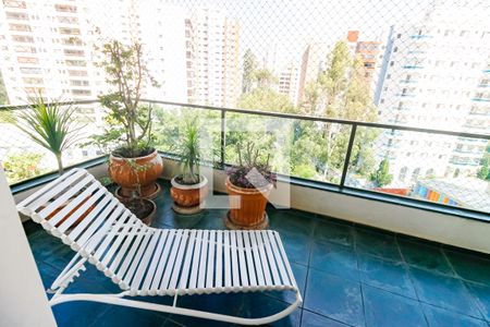 Apartamento à venda com 250m², 3 quartos e 4 vagas Apartamento à venda com 250m², 3 quartos e 4 vagasVaranda da Sala