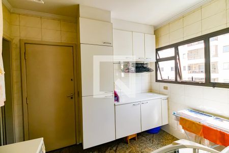 Apartamento à venda com 250m², 3 quartos e 4 vagas Apartamento à venda com 250m², 3 quartos e 4 vagasDetalhe da area de serviço