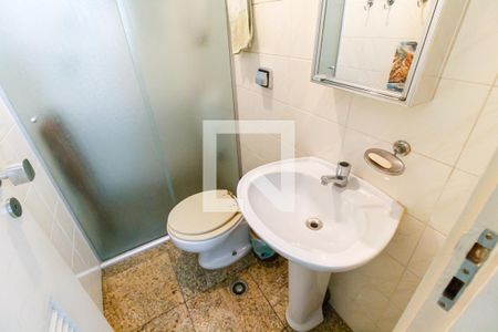 Apartamento à venda com 250m², 3 quartos e 4 vagas Apartamento à venda com 250m², 3 quartos e 4 vagasBanheiro de serviço