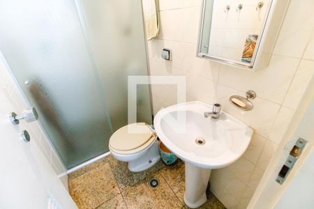 Apartamento à venda com 250m², 3 quartos e 4 vagas Apartamento à venda com 250m², 3 quartos e 4 vagasBanheiro de serviço