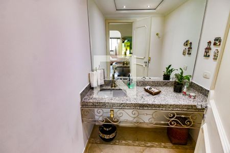 Apartamento à venda com 250m², 3 quartos e 4 vagas Apartamento à venda com 250m², 3 quartos e 4 vagasLavabo