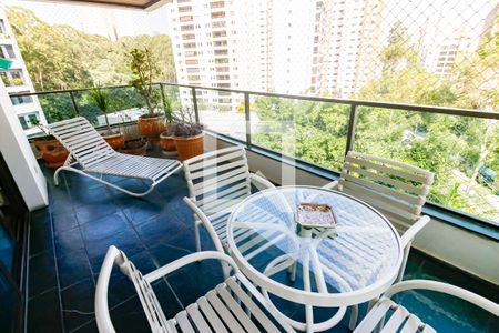 Varanda da Sala de apartamento à venda com 3 quartos, 250m² em Vila Suzana, São Paulo