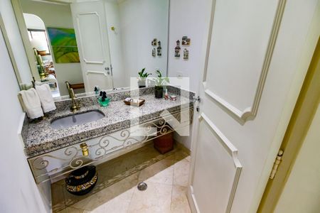 Apartamento à venda com 250m², 3 quartos e 4 vagas Apartamento à venda com 250m², 3 quartos e 4 vagasLavabo