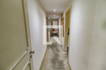 Apartamento à venda com 250m², 3 quartos e 4 vagas Apartamento à venda com 250m², 3 quartos e 4 vagasCorredor Quartos