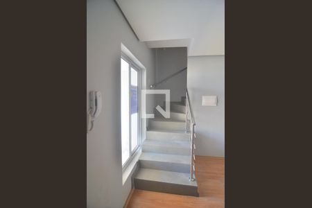 Escada de casa de condomínio para alugar com 3 quartos, 90m² em Igara, Canoas