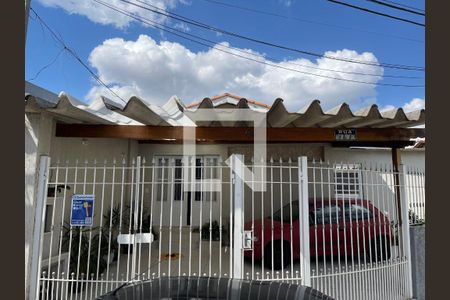 Casa à venda com 182m², 2 quartos e 2 vagas Casa à venda com 182m², 2 quartos e 2 vagasFachada