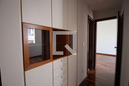Corredor de apartamento à venda com 3 quartos, 90m² em Funcionários, Belo Horizonte