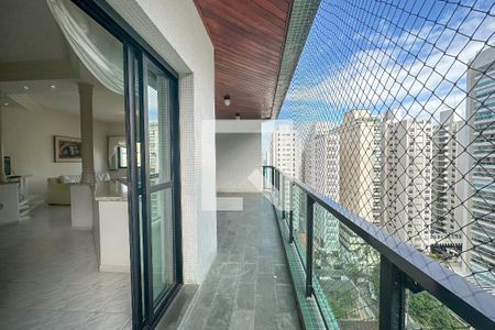 Varanda  de apartamento para alugar com 5 quartos, 290m² em Barra Funda, Guarujá