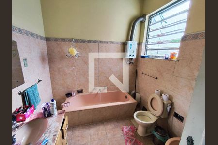 Casa à venda com 300m², 4 quartos e 4 vagasBanheiro 2