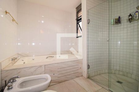 Apartamento à venda com 260m², 4 quartos e 4 vagasBanheiro 3