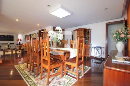 Apartamento à venda com 260m², 4 quartos e 4 vagasSala