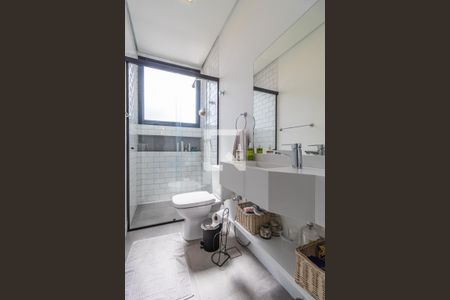 Casa de condomínio à venda com 327m², 4 quartos e 6 vagasBanheiro da Suíte 4