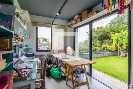 Casa de condomínio à venda com 327m², 4 quartos e 6 vagasSalão no Quintal