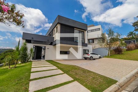 Casa de condomínio à venda com 327m², 4 quartos e 6 vagasFachada