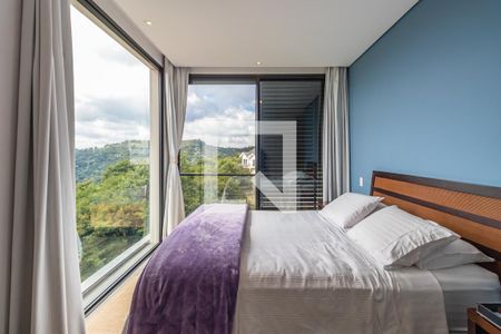 Casa de condomínio à venda com 327m², 4 quartos e 6 vagasSuíte 1